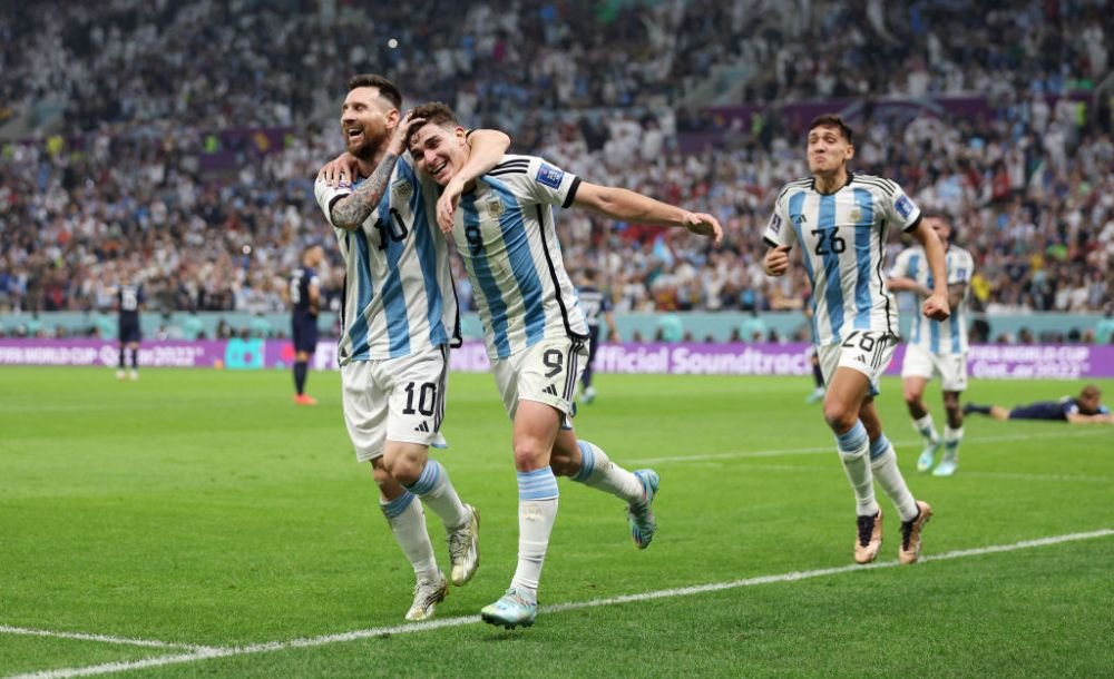 Ca de la un 'zeu' la altul! Reacția de pe patul de spital a lui Pele la reușitele lui Lionel Messi, în semifinala cu Croația _5