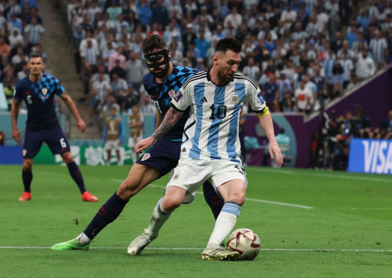 Ca de la un 'zeu' la altul! Reacția de pe patul de spital a lui Pele la reușitele lui Lionel Messi, în semifinala cu Croația _11