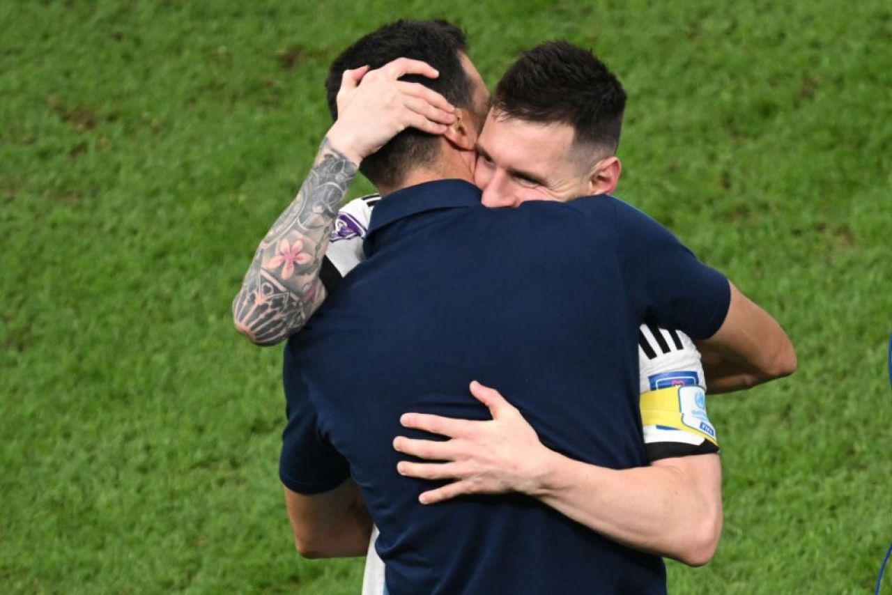 Imagine rară cu soția lui Lionel Scaloni. Ce a făcut selecționerul după calificarea Argentinei în finala mondială_3