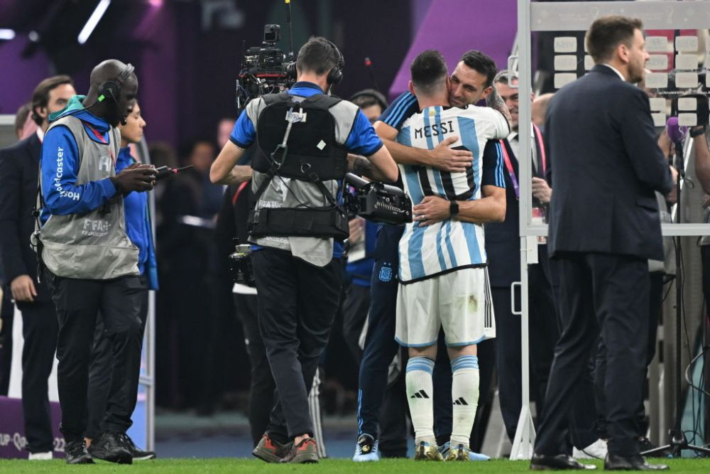 Imagine rară cu soția lui Lionel Scaloni. Ce a făcut selecționerul după calificarea Argentinei în finala mondială_4