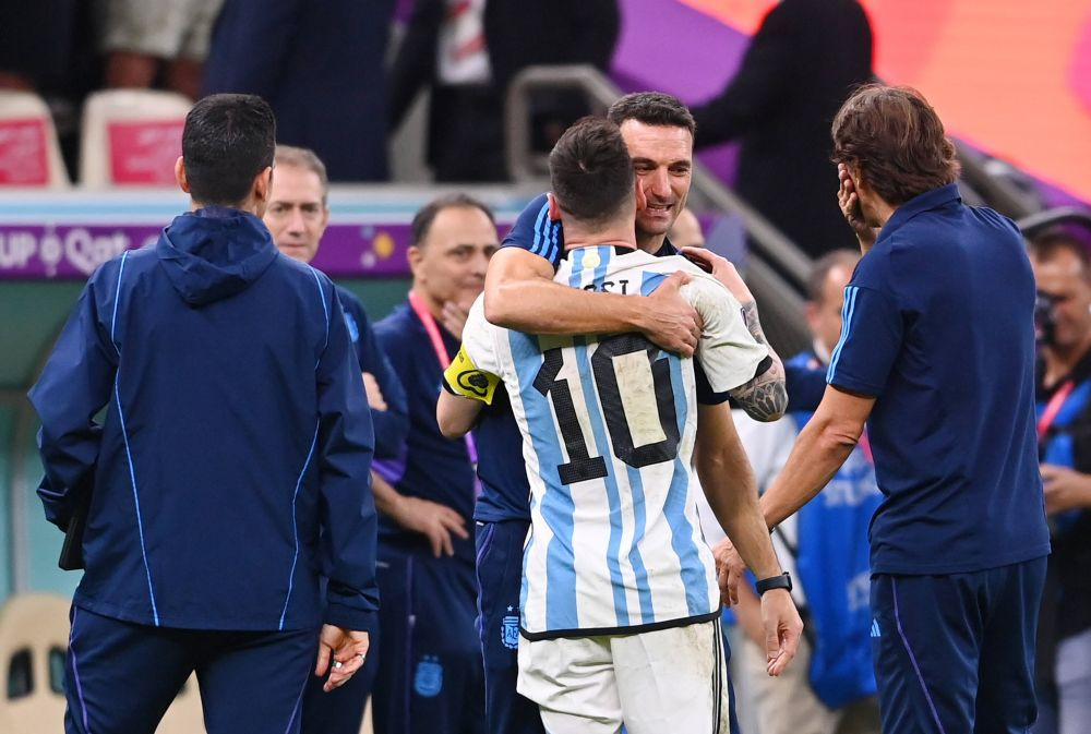 Imagine rară cu soția lui Lionel Scaloni. Ce a făcut selecționerul după calificarea Argentinei în finala mondială_8