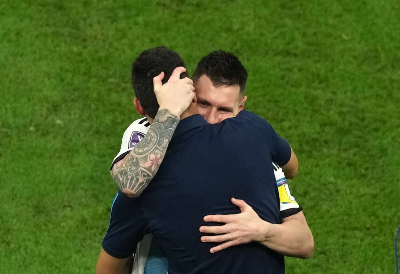 Imagine rară cu soția lui Lionel Scaloni. Ce a făcut selecționerul după calificarea Argentinei în finala mondială_9