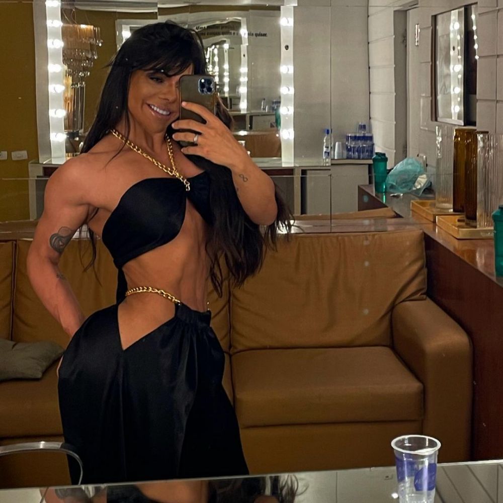 Miss Bum-Bum a comis-o din nou! Cea mai mare fană a lui Messi și-a vopsit pe posterior scorul meciului dintre Argentina și Olanda_11