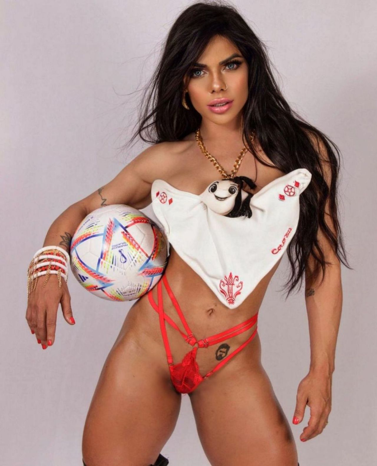 Miss Bum-Bum a comis-o din nou! Cea mai mare fană a lui Messi și-a vopsit pe posterior scorul meciului dintre Argentina și Olanda_9