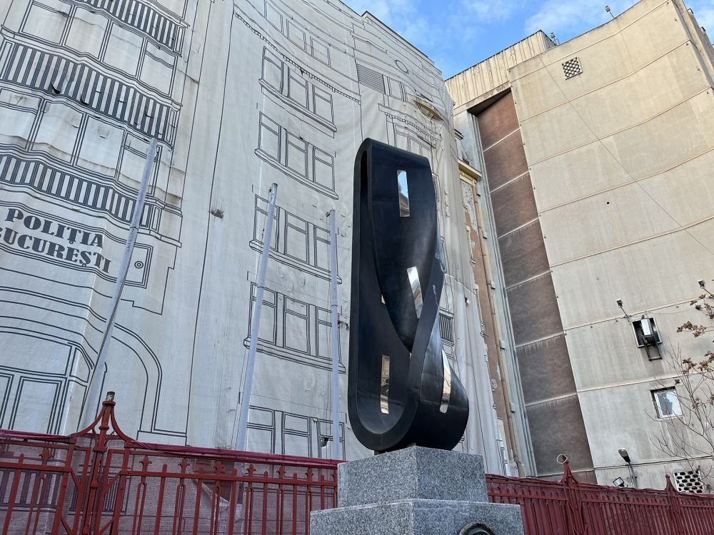 Acesta este monumentul din București despre care turiștii străini cred că e dedicat Mondialului din Qatar_4