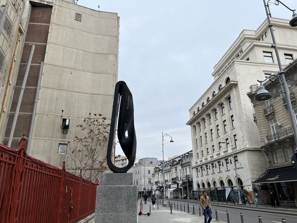 Acesta este monumentul din București despre care turiștii străini cred că e dedicat Mondialului din Qatar_7