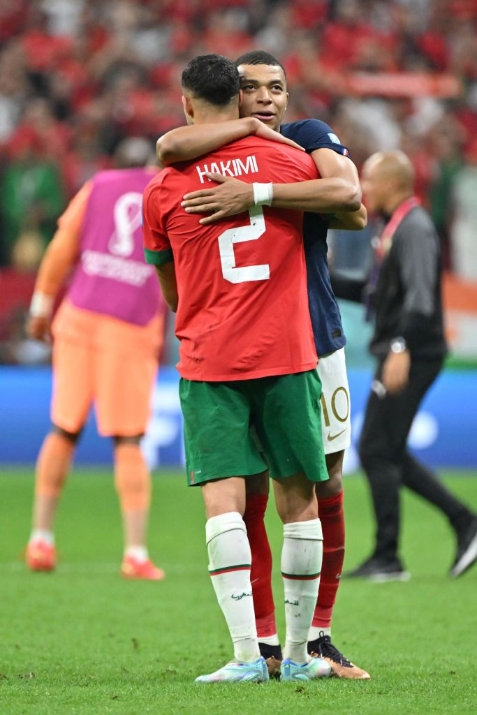 &bdquo;Ați făcut istorie!&rdquo; Mesajul emoționant al lui Kylian Mbappe pentru Achraf Hakimi după ce Franța a trecut de Maroc&nbsp;