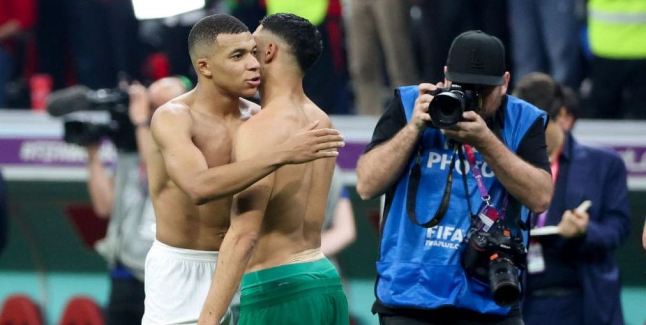 „Ați făcut istorie!” Mesajul emoționant al lui Kylian Mbappe pentru Achraf Hakimi după ce Franța a trecut de Maroc _7