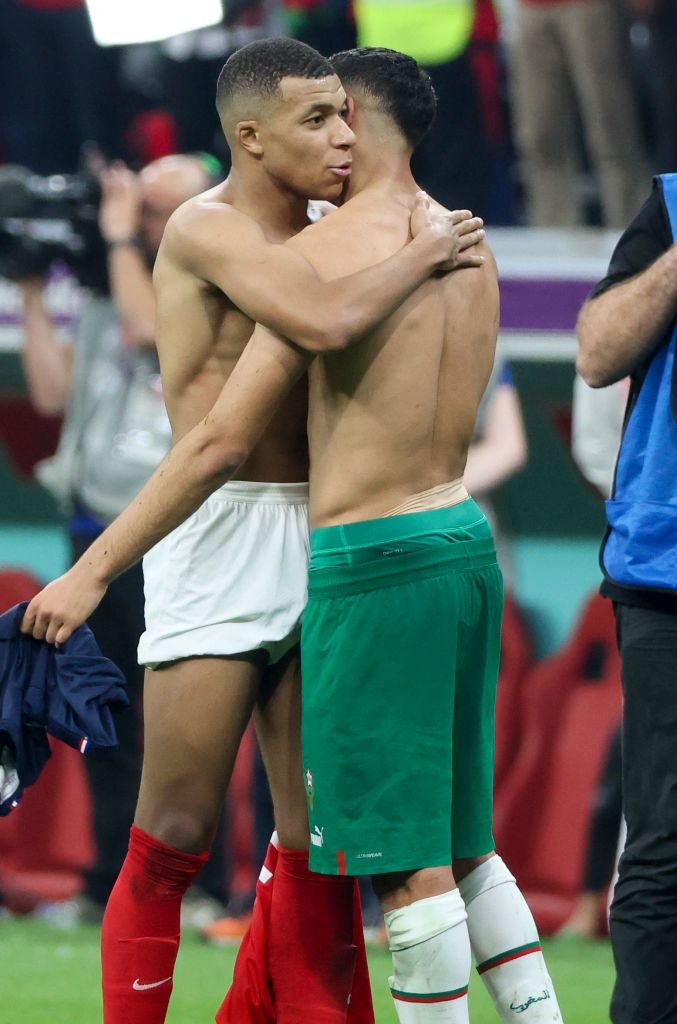 „Ați făcut istorie!” Mesajul emoționant al lui Kylian Mbappe pentru Achraf Hakimi după ce Franța a trecut de Maroc _9