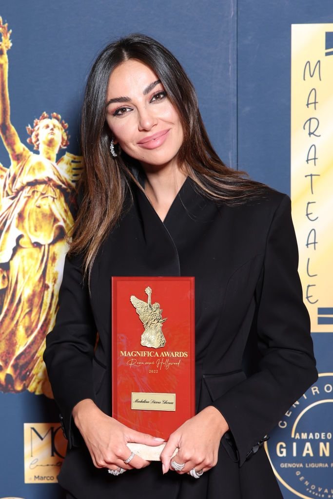 Mădălina Ghenea a fost jefuită pe aeroport! Hoții știu programul actriței din România și au lăsat-o fără bijuterii valoroase _40