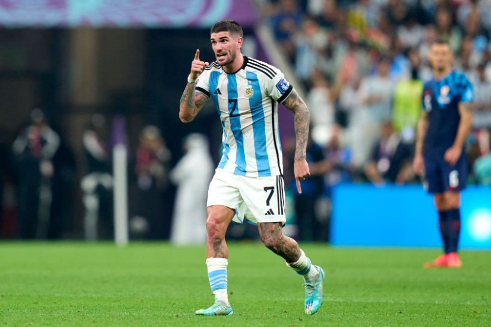 Rodrigo de Paul, starul Argentinei, o duce bine în dragoste. Se iubește cu o artistă superbă_25