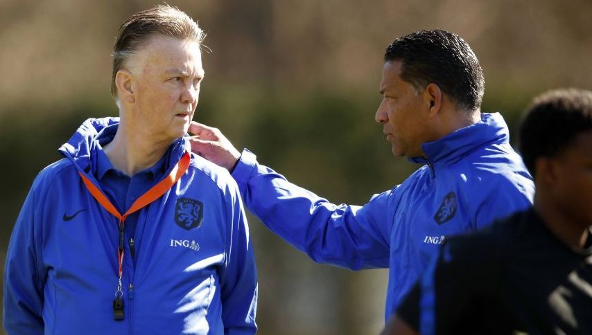 Se &icirc;nt&acirc;mplă &icirc;n lumea civilizată! Antrenorul lui FC Utrecht a demisionat după ce și-a lovit un jucător: &rdquo;Am făcut rău&rdquo;