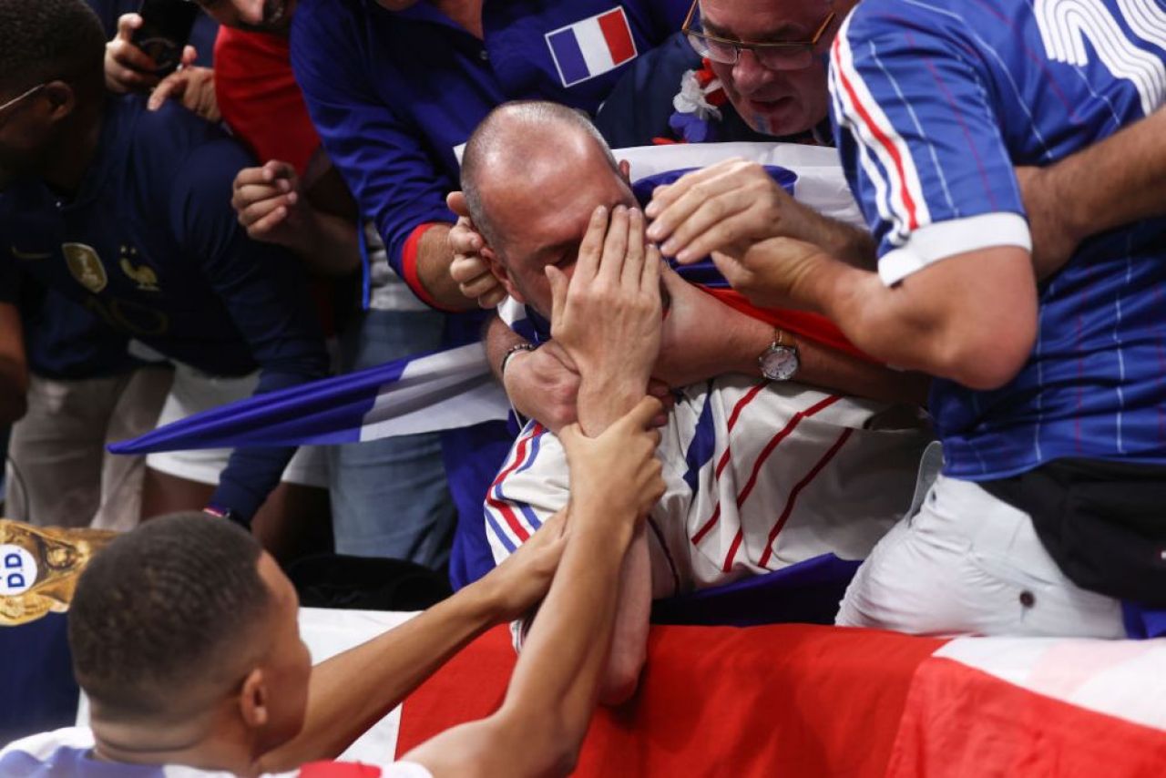 Momentul în care Mbappe a lovit un fan cu mingea în față înainte de meciul cu Maroc. Cum a reacționat fotbalistul_1