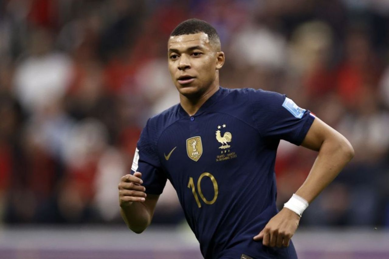 Momentul în care Mbappe a lovit un fan cu mingea în față înainte de meciul cu Maroc. Cum a reacționat fotbalistul_5