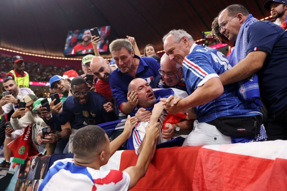 Momentul în care Mbappe a lovit un fan cu mingea în față înainte de meciul cu Maroc. Cum a reacționat fotbalistul_7
