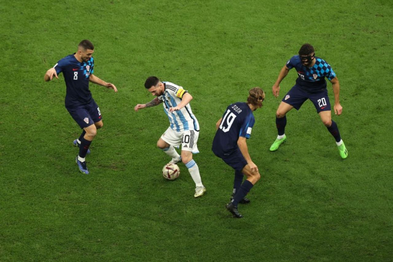 Josko Gvardiol, jucătorul pe care Leo Messi l-a 'umilit' în semifinala cu Croația, a vorbit după faza care a făcut înconjurul lumii! Ce a spus despre argentinian _2