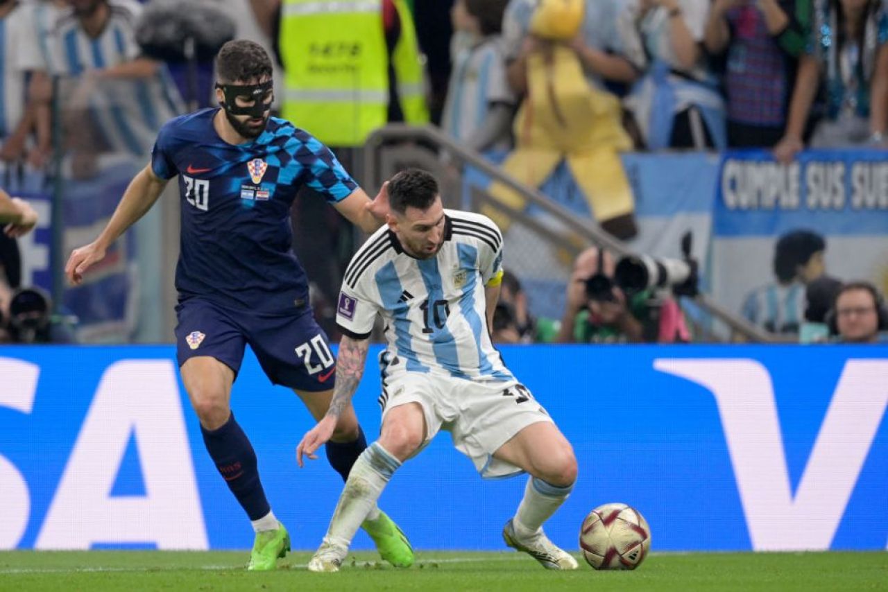 Josko Gvardiol, jucătorul pe care Leo Messi l-a 'umilit' în semifinala cu Croația, a vorbit după faza care a făcut înconjurul lumii! Ce a spus despre argentinian _5