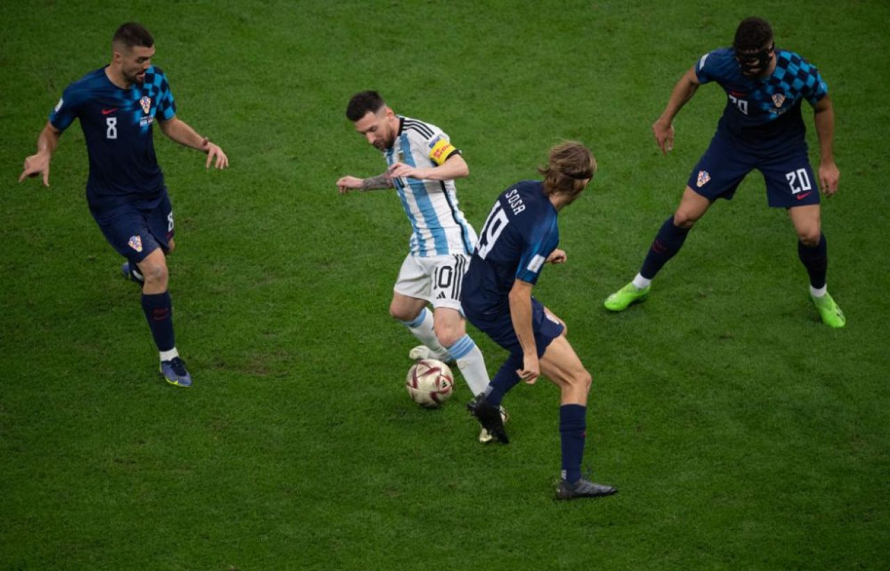 Josko Gvardiol, jucătorul pe care Leo Messi l-a 'umilit' în semifinala cu Croația, a vorbit după faza care a făcut înconjurul lumii! Ce a spus despre argentinian _10