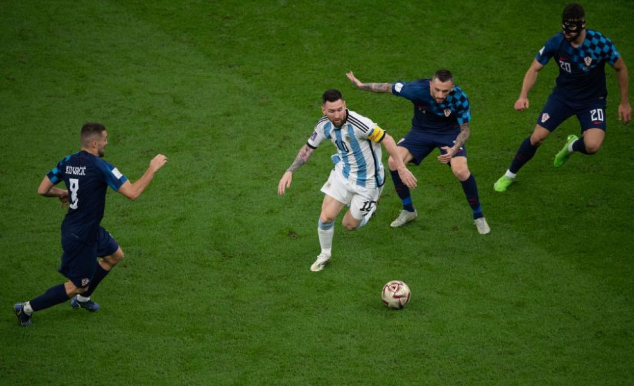Josko Gvardiol, jucătorul pe care Leo Messi l-a 'umilit' în semifinala cu Croația, a vorbit după faza care a făcut înconjurul lumii! Ce a spus despre argentinian _11