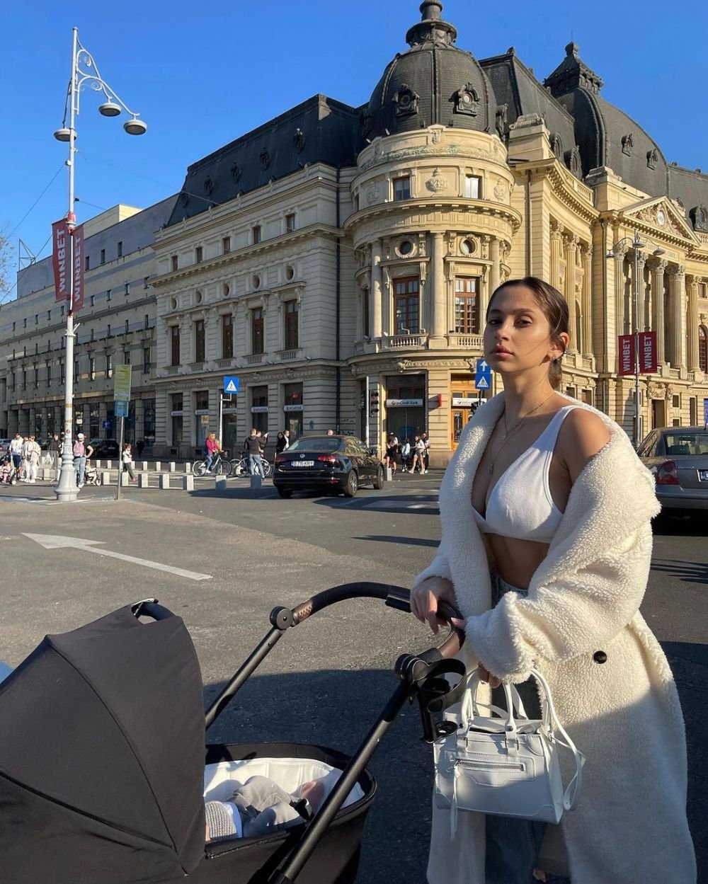 Soția lui Florinel Coman, apariție de senzație pe Instagram alături de fiica șeptarului de la FCSB!_9