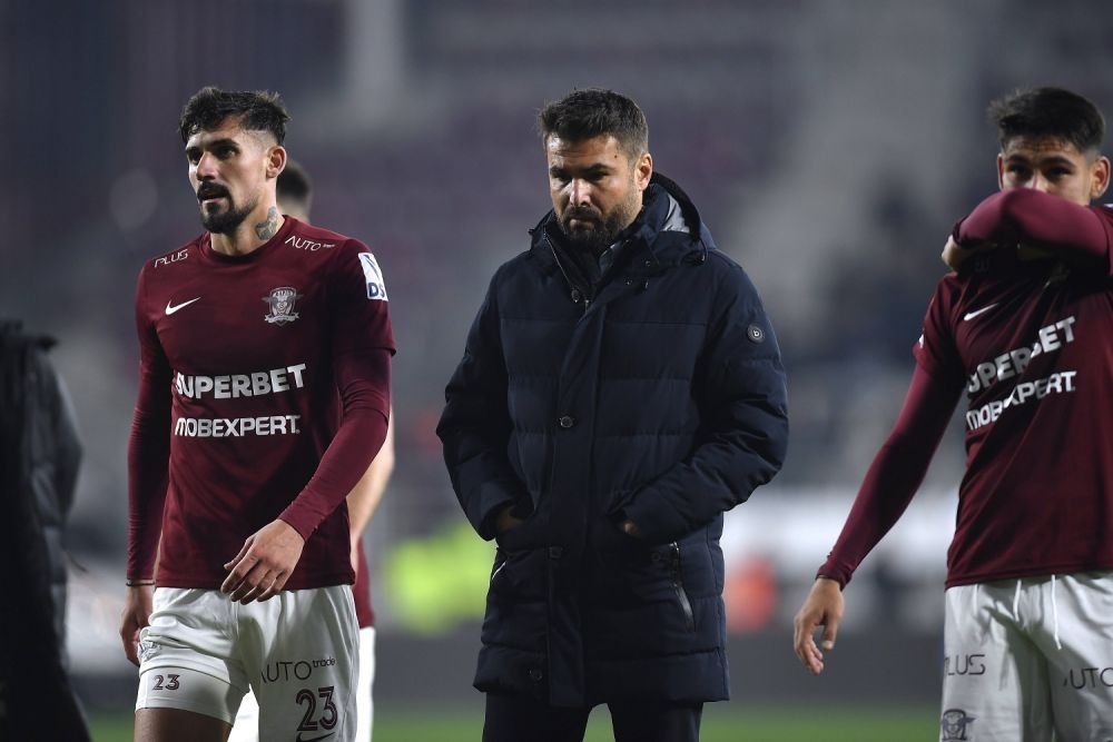 Victor Angelescu anunță noi transferuri: &bdquo;Avem nevoie &icirc;n atac!&rdquo; Cei trei jucători care vor pleca de la Rapid&nbsp;