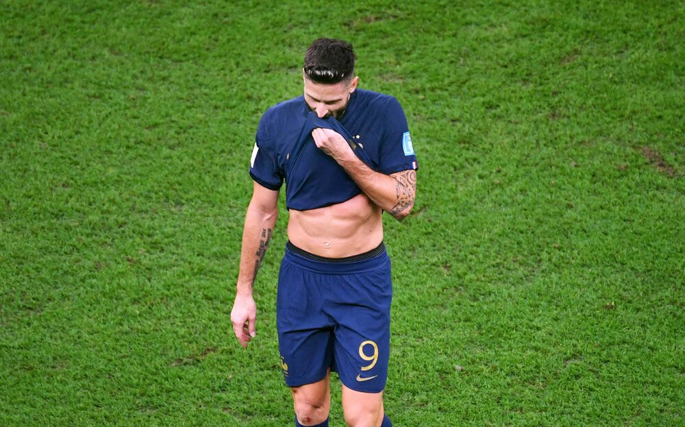 Olivier Giroud, criză de nervi pe bancă după ce a fost schimbat de Didier Deschamps în prima repriză a finalei cu Argentina _2