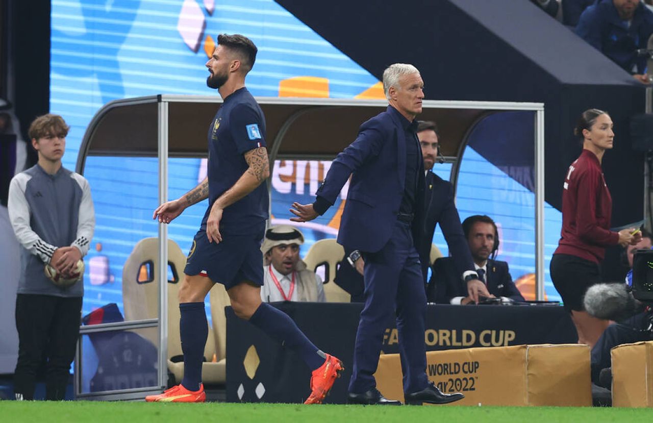 Olivier Giroud, criză de nervi pe bancă după ce a fost schimbat de Didier Deschamps în prima repriză a finalei cu Argentina _7