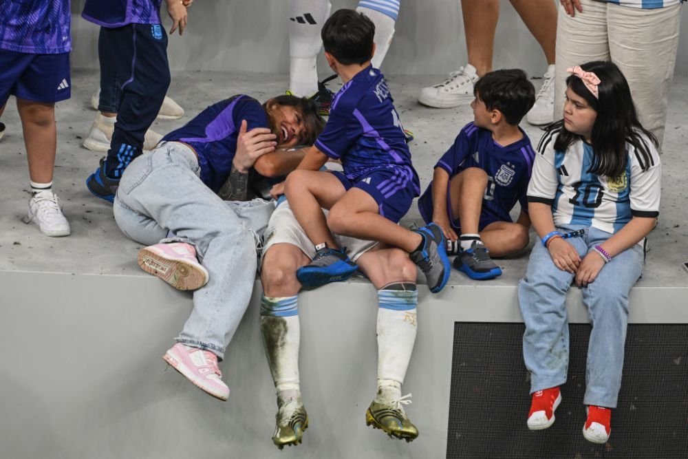Lionel Messi s-a bucurat alături de familie pentru câștigarea titlului mondial. Imagini de senzație, direct de pe gazon_4