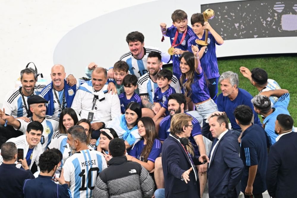 Lionel Messi s-a bucurat alături de familie pentru câștigarea titlului mondial. Imagini de senzație, direct de pe gazon_5