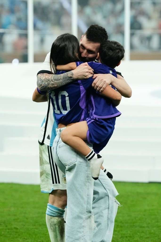 Lionel Messi s-a bucurat alături de familie pentru câștigarea titlului mondial. Imagini de senzație, direct de pe gazon_9