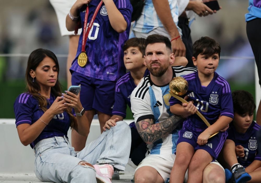 Lionel Messi s-a bucurat alături de familie pentru câștigarea titlului mondial. Imagini de senzație, direct de pe gazon_11