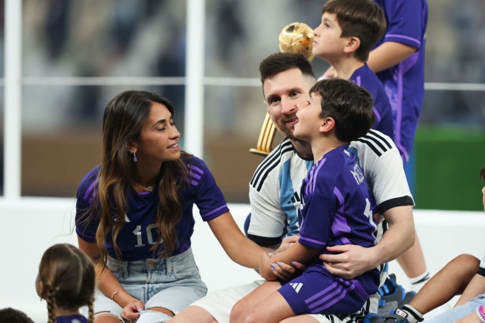 Lionel Messi s-a bucurat alături de familie pentru câștigarea titlului mondial. Imagini de senzație, direct de pe gazon_14