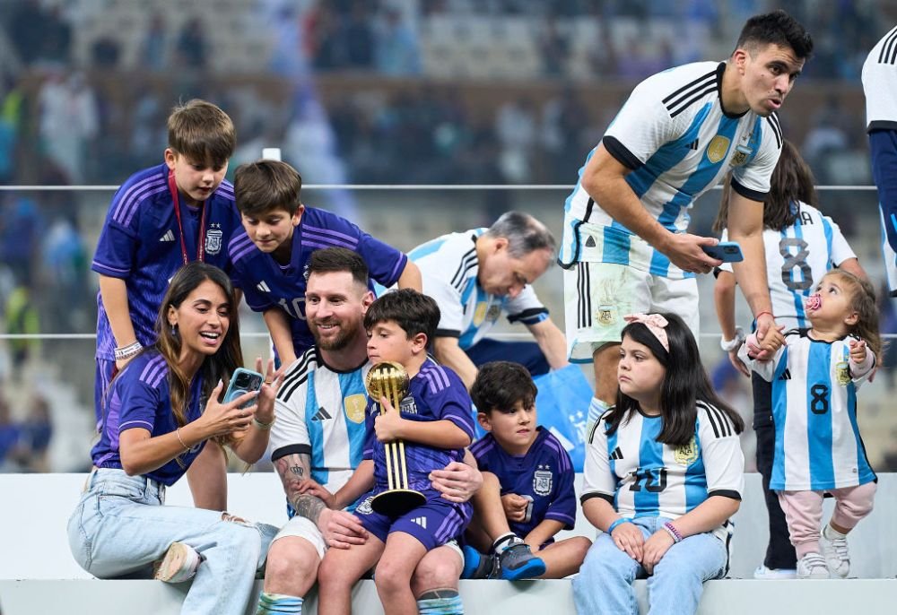 Lionel Messi s-a bucurat alături de familie pentru câștigarea titlului mondial. Imagini de senzație, direct de pe gazon_18