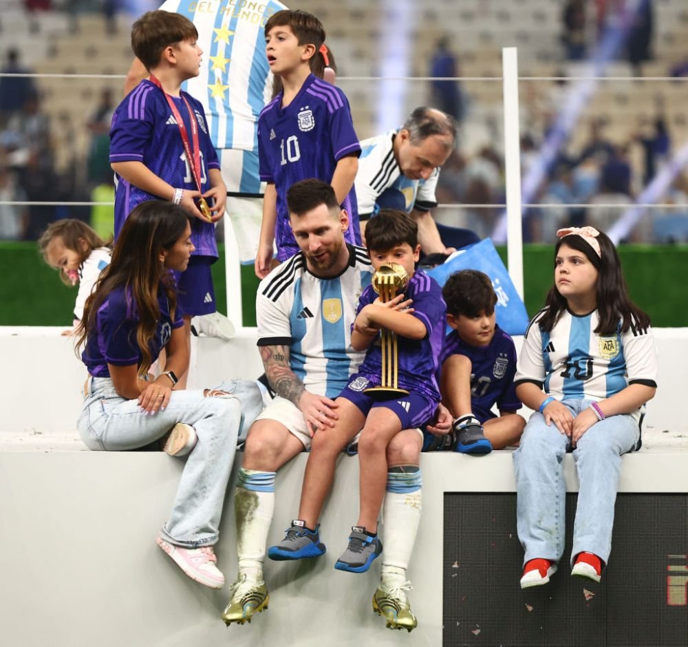Lionel Messi s-a bucurat alături de familie pentru câștigarea titlului mondial. Imagini de senzație, direct de pe gazon_25