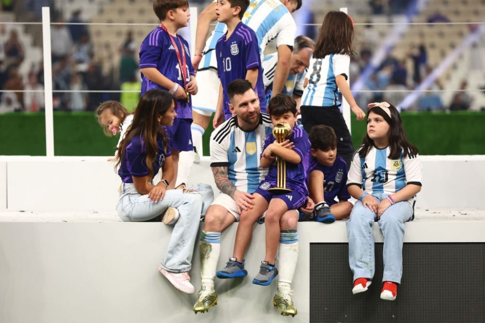 Lionel Messi s-a bucurat alături de familie pentru câștigarea titlului mondial. Imagini de senzație, direct de pe gazon_27