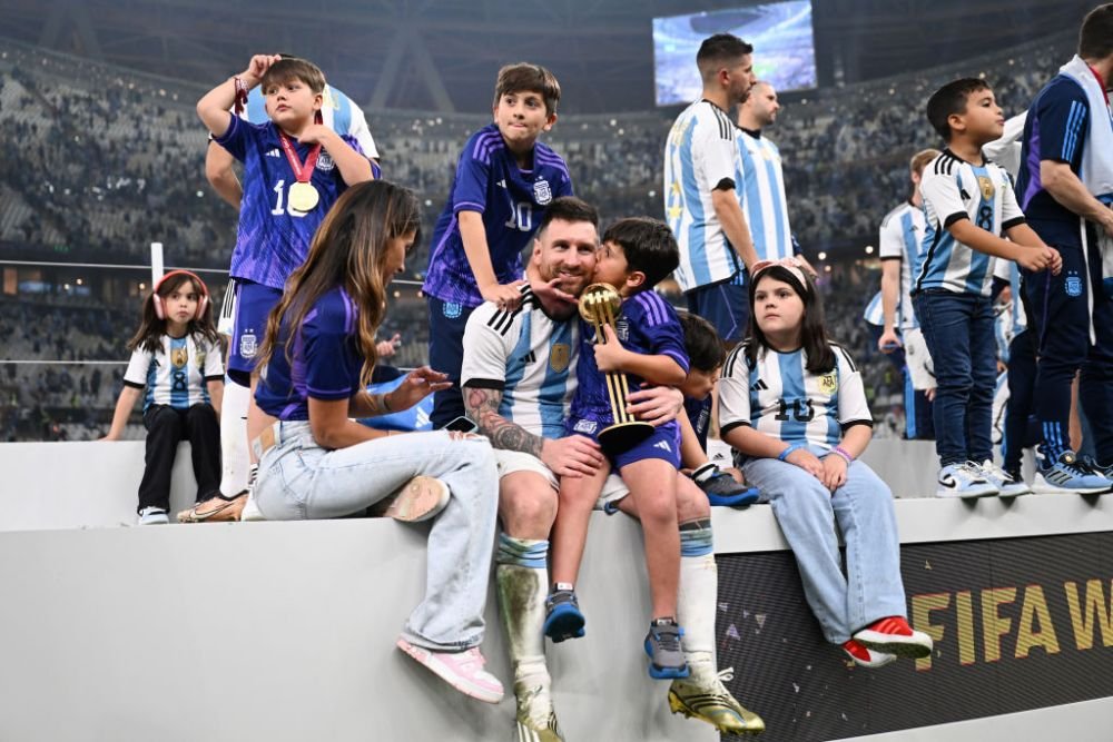Lionel Messi s-a bucurat alături de familie pentru câștigarea titlului mondial. Imagini de senzație, direct de pe gazon_30