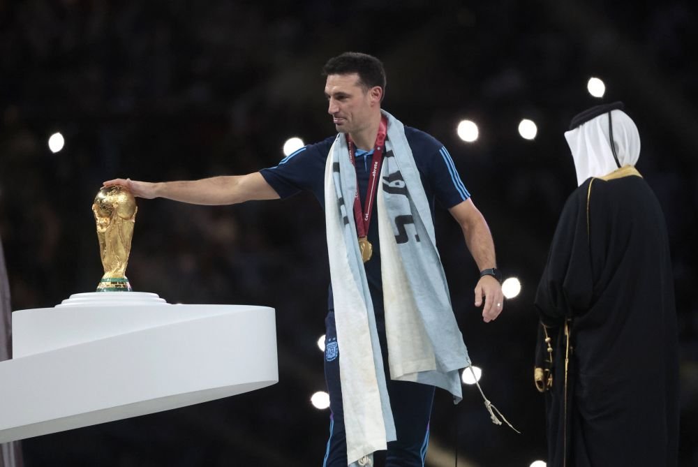 Lionel Scaloni, al doilea cel mai tânăr selecționer campion mondial! Este întrecut doar de ”romanticul” Cesar Luis Menotti_11