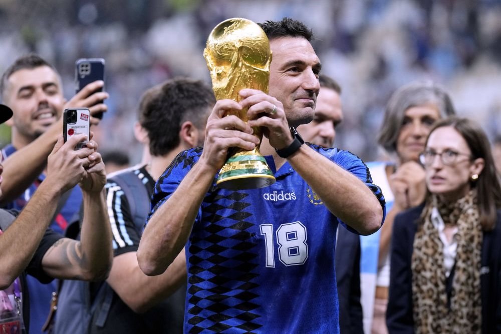 Lionel Scaloni, al doilea cel mai tânăr selecționer campion mondial! Este întrecut doar de ”romanticul” Cesar Luis Menotti_15