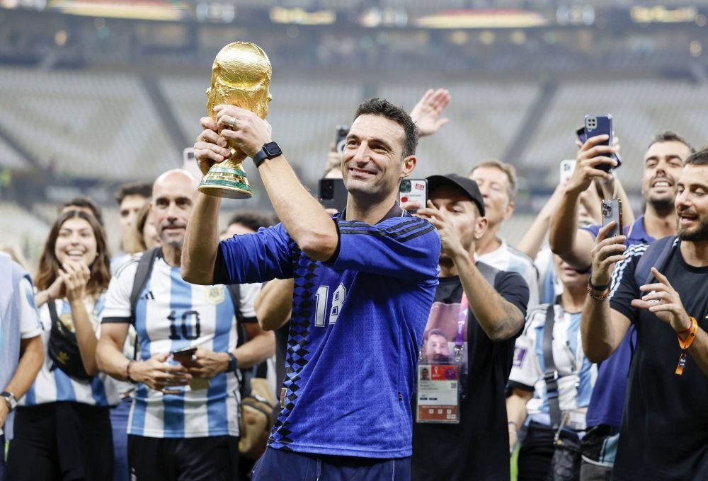 Lionel Scaloni, al doilea cel mai tânăr selecționer campion mondial! Este întrecut doar de ”romanticul” Cesar Luis Menotti_17
