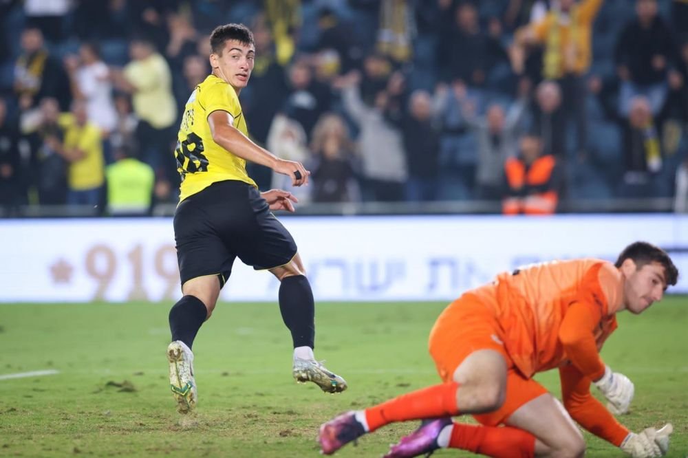 Doi români fără națională se luptă pentru titlul de golgheter al unui campionat aflat peste Superliga în clasamentul UEFA! _5