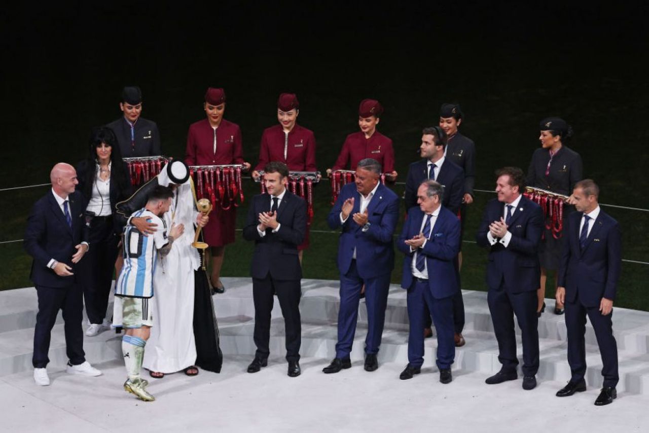 România a fost reprezentată la Campionatul Mondial din Qatar! Frumoasa brunetă care a împărțit scena cu Lionel Messi _45