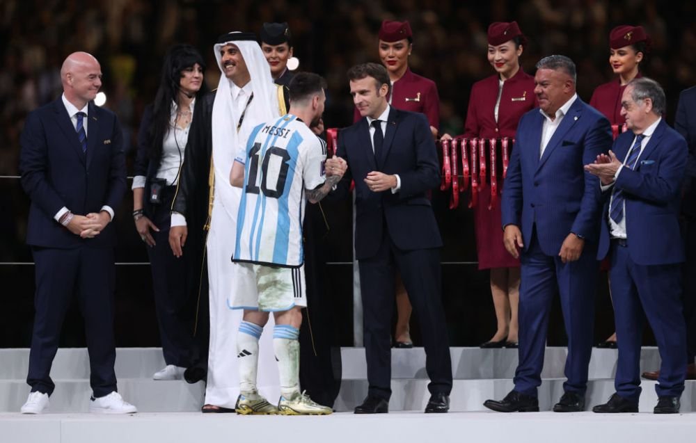 România a fost reprezentată la Campionatul Mondial din Qatar! Frumoasa brunetă care a împărțit scena cu Lionel Messi _46
