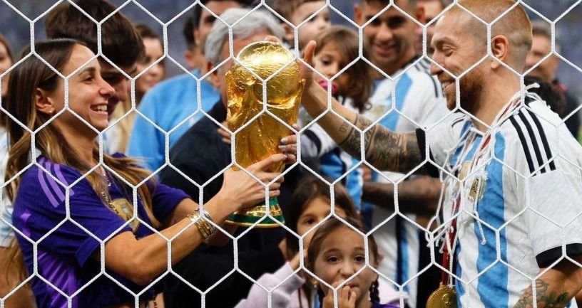 „Dacă a fost lângă tine când nu aveai nimic, merită să fie și când ai totul!” Campionul mondial și povestea de dragoste care a înnebunit Argentina_7