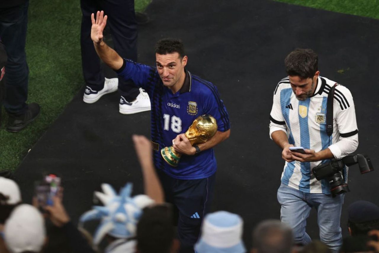 Povestea senzațională a tricoului cu care Lionel Scaloni a apărut după ce Argentina a câștigat Campionatul Mondial _4