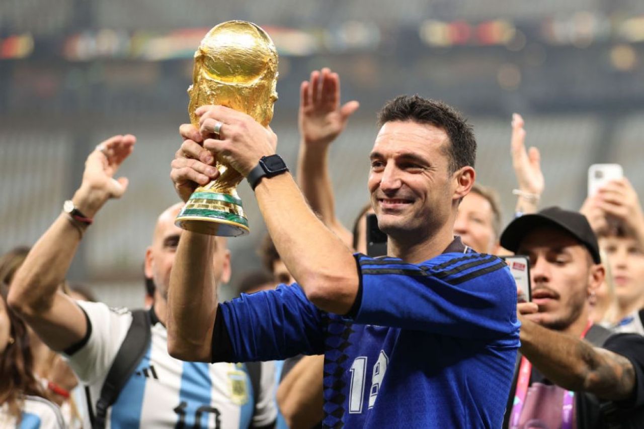 Povestea senzațională a tricoului cu care Lionel Scaloni a apărut după ce Argentina a câștigat Campionatul Mondial _11