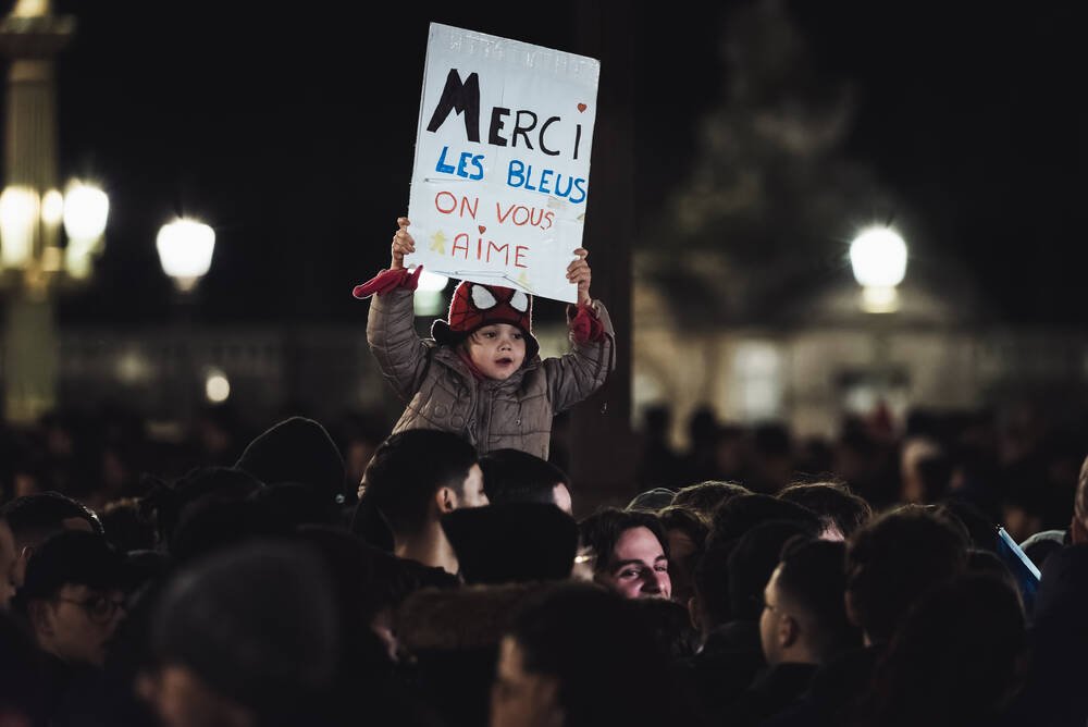 Eroi! Imagini senzaționale surprinse cu fotbaliștii francezi, aclamați de zeci de mii de fani_5