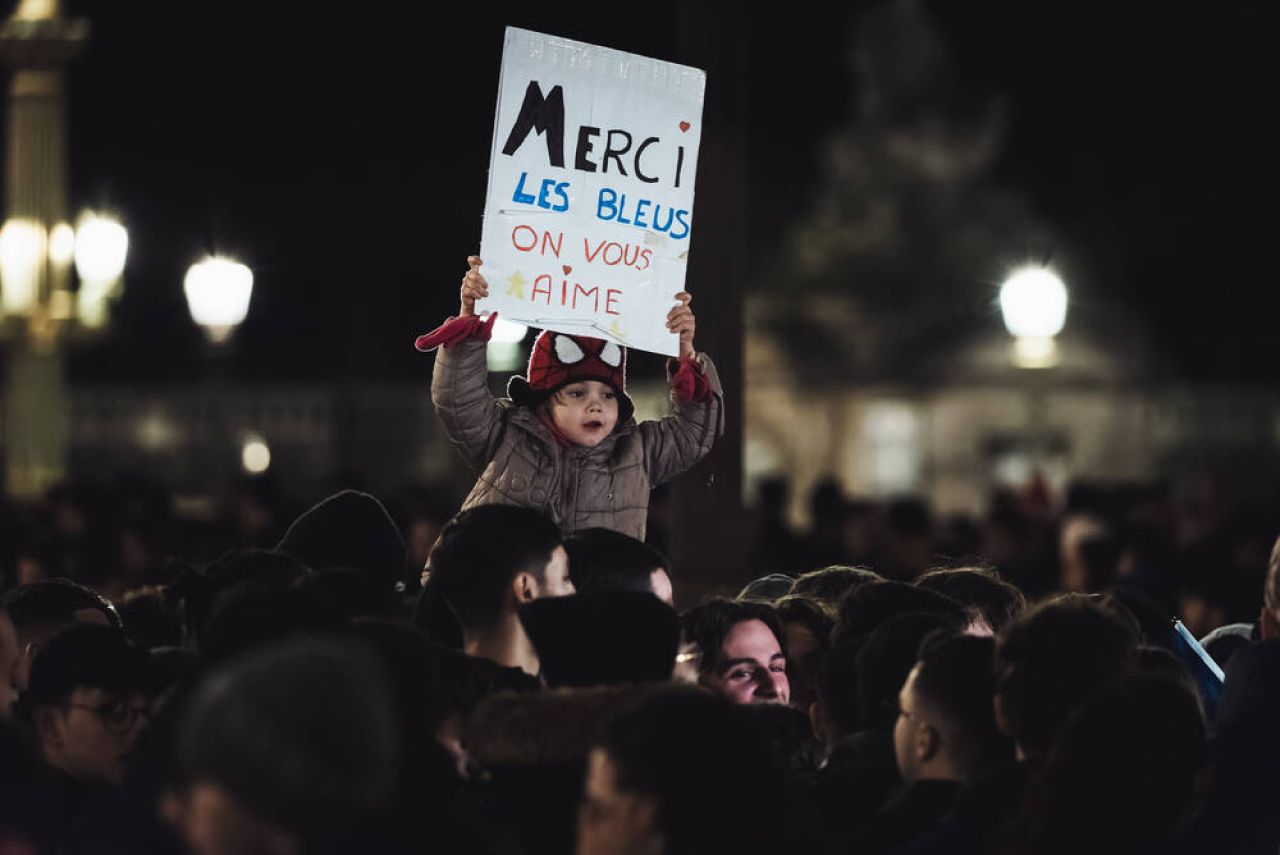 Eroi! Imagini senzaționale surprinse cu fotbaliștii francezi, aclamați de zeci de mii de fani_5