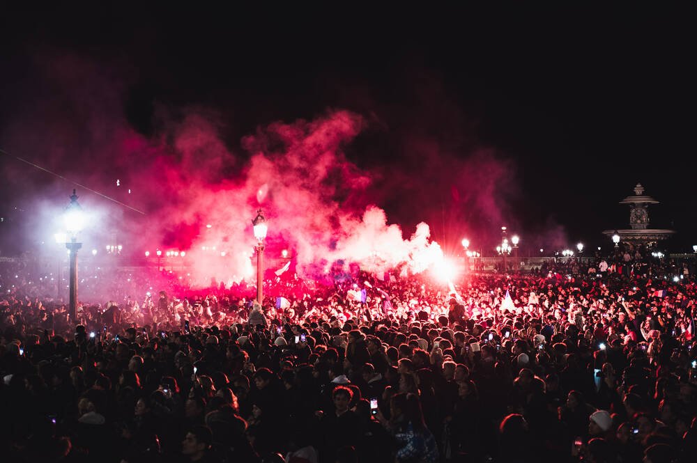 Eroi! Imagini senzaționale surprinse cu fotbaliștii francezi, aclamați de zeci de mii de fani_8