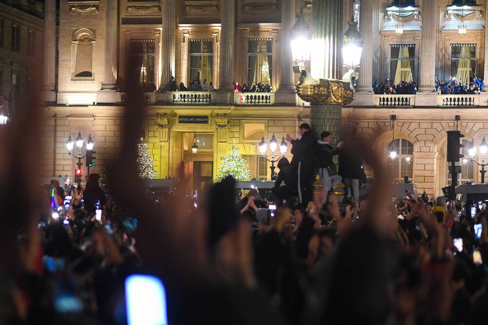 Eroi! Imagini senzaționale surprinse cu fotbaliștii francezi, aclamați de zeci de mii de fani_10