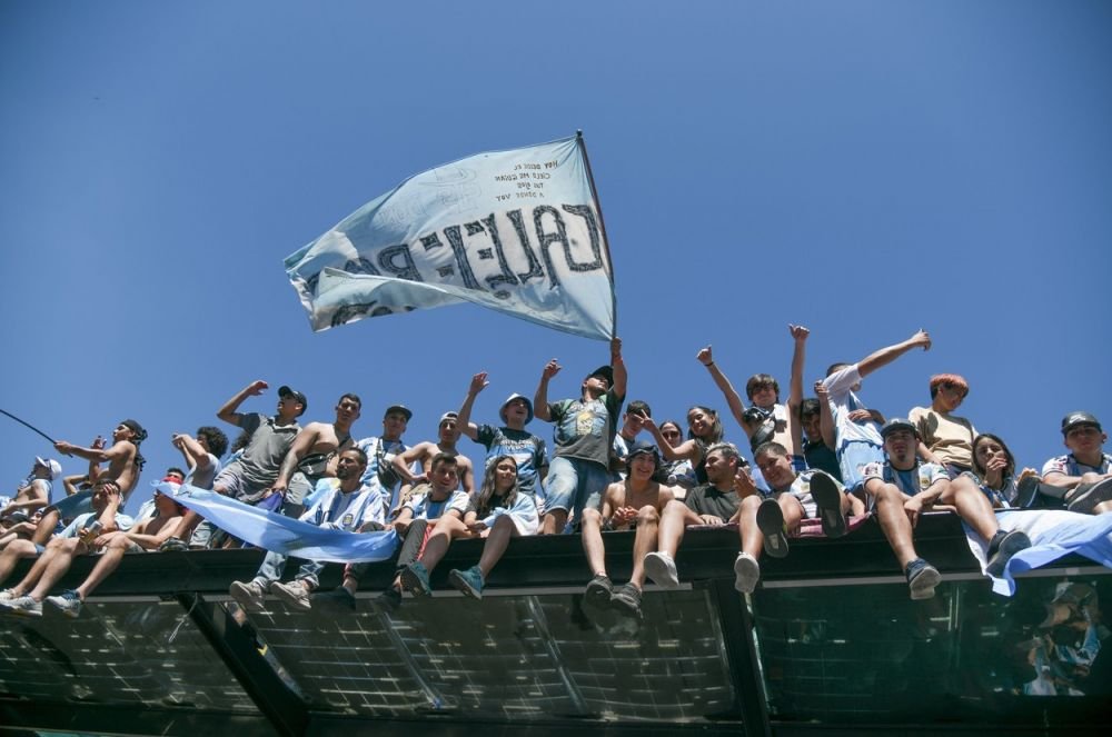 Nebunie în Buenos Aires! Lionel Messi și ceilalți campioni mondiali, sărbătoriți pe străzi_3